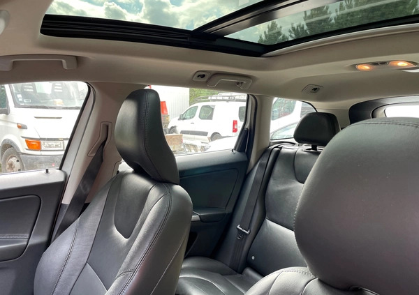 Volvo XC 60 cena 89500 przebieg: 172000, rok produkcji 2016 z Inowrocław małe 121